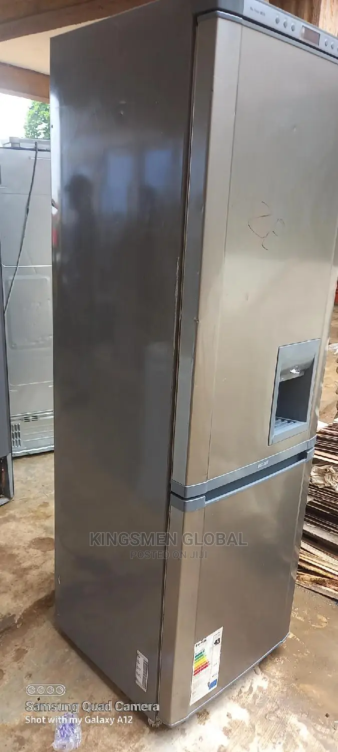 Samsung Fridge-freezer With Water Dispenser