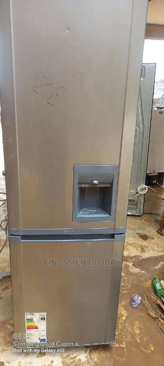 Samsung Fridge-freezer With Water Dispenser