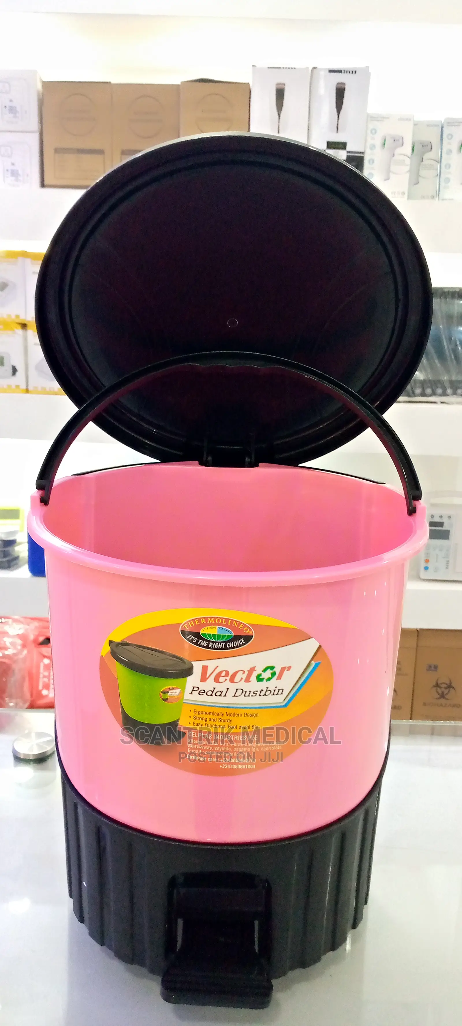 Plastic Trash Can With Cover