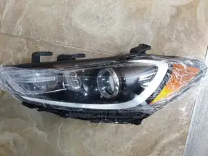 Headlamp Hyundai Elantra 2016.