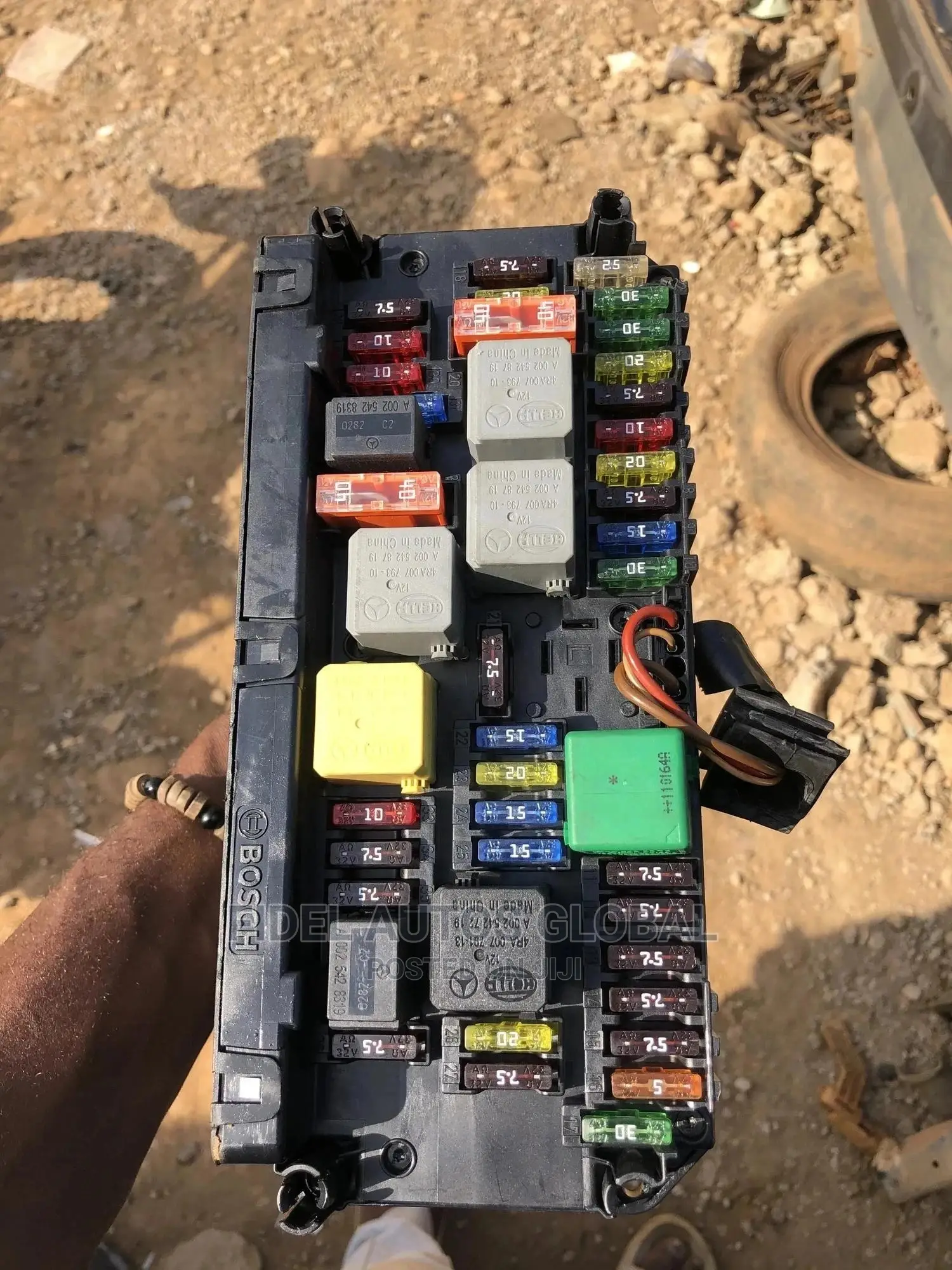 Front Fuse Box C300 W204
