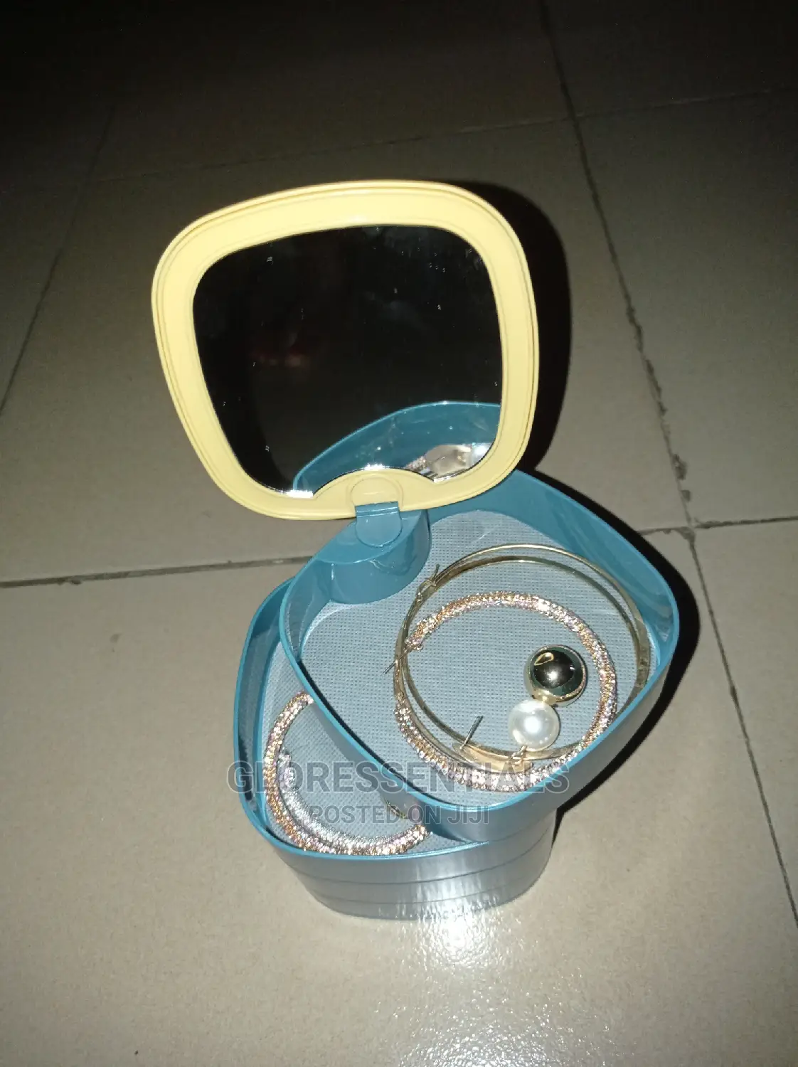 Rotating Jewelry Organizer Box With Mirror