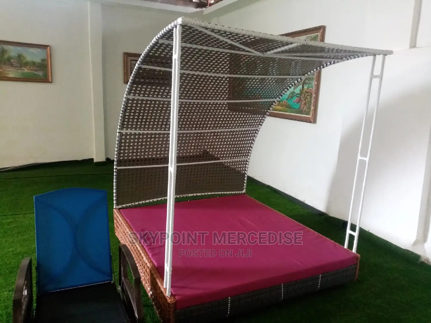 A Ratian Outdoor Bed