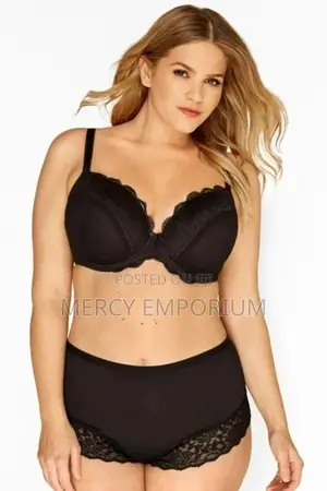 Black Padded Lace Bra Size 42C, 44DD, 48DD