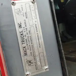 2004 Rd Mack Truck Head.