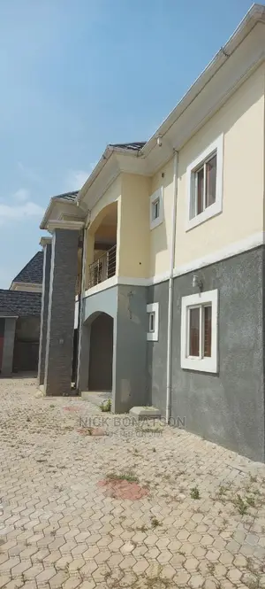 Photo - 3bdrm Block of Flats in Off 69 Road, Gwarinpa for sale