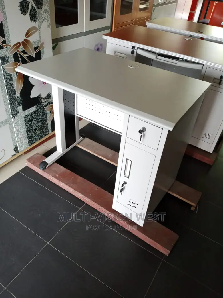 Metal Table 1-Mtr