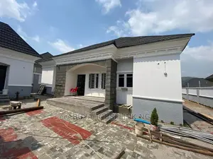 3bdrm Bungalow in Efab Queens Estate for sale