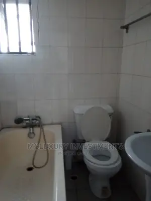 3bdrm Block of Flats in Parkview Estate for rent