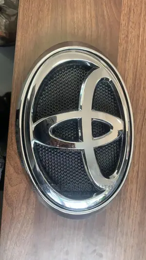 Front Logos TOYOTA
