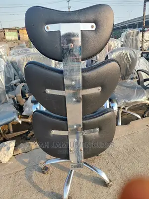 Quality Executive Leather Swivel Office Chair