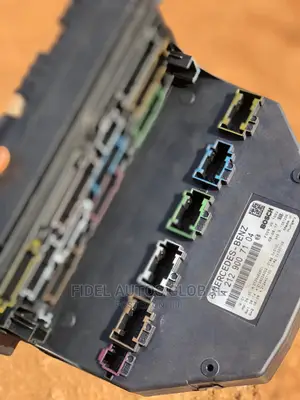 Front Fuse Box E350 W212