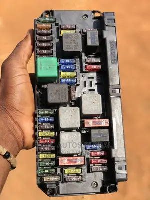 Front Fuse Box E350 W212