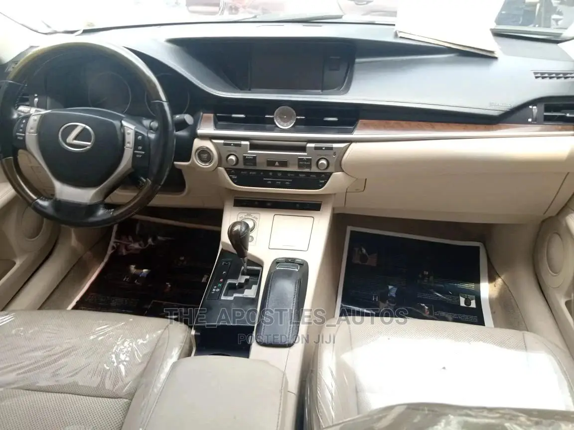 Lexus ES 2013 White