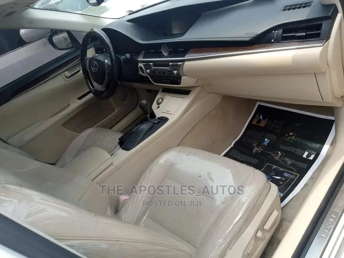 Lexus ES 2013 White