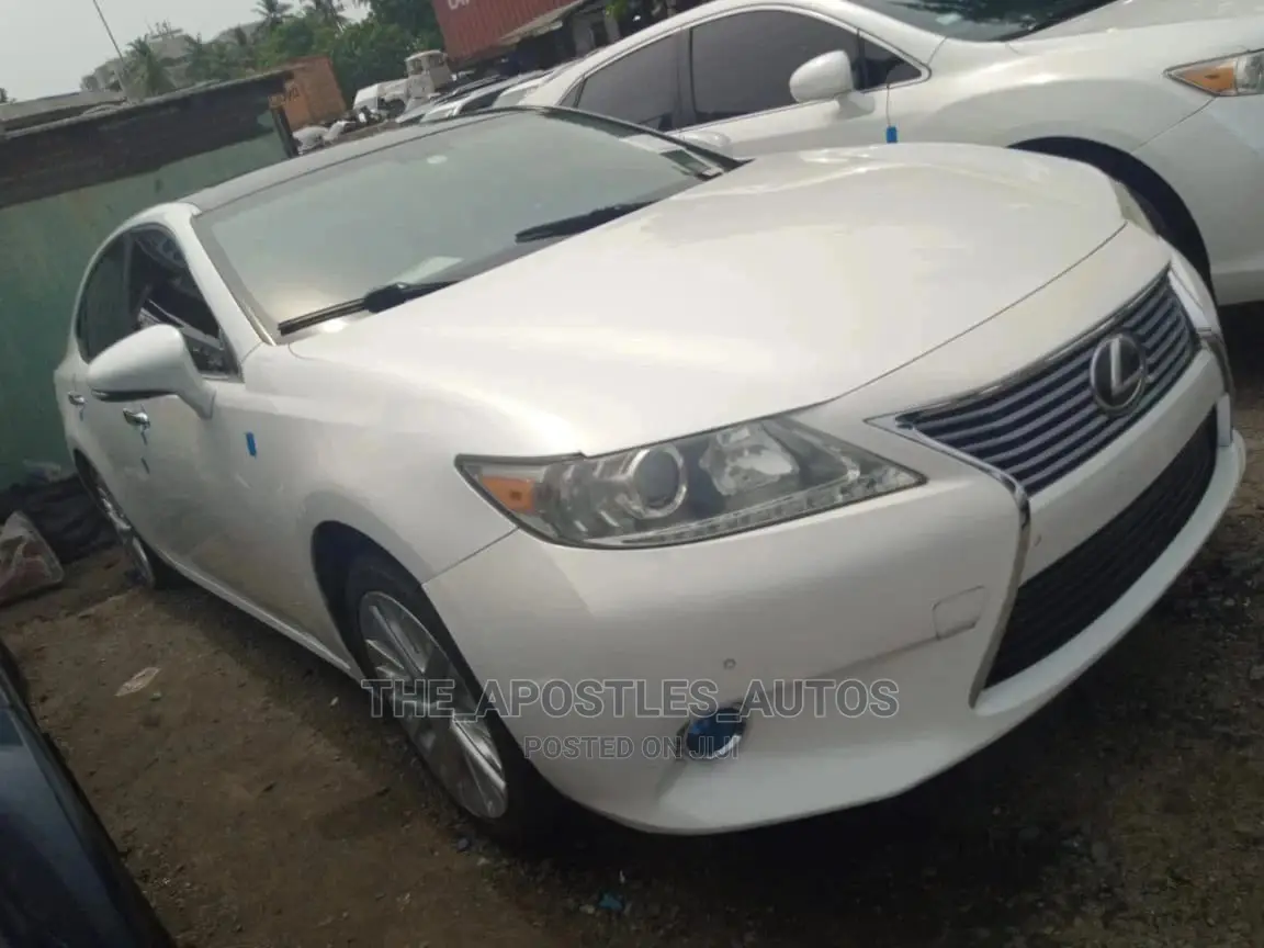 Lexus ES 2013 White