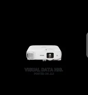 Epson Projector 4400 Lumes EB2042