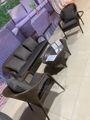 New Modern Outdoor 4 Seaters Chair With Table