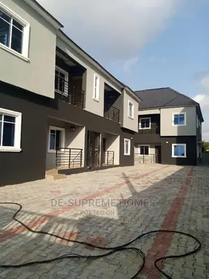 2bdrm Block of Flats in Mutual Garden Estate for rent