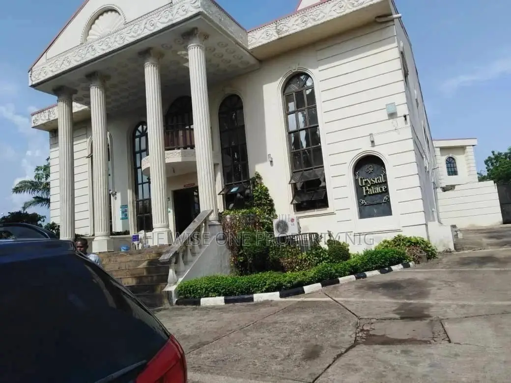 Hotel for Sale at Gra