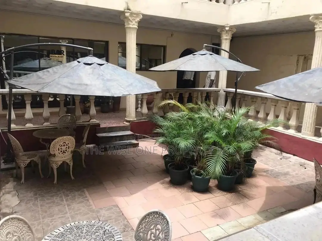 Hotel for Sale at Gra
