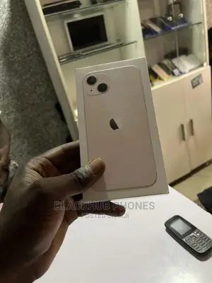 New Apple iPhone 13 128 GB Gold