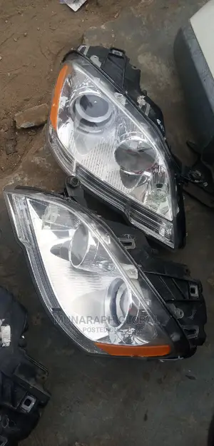 Mercedes Benz ML350 2010 Model Headlamp Set.
