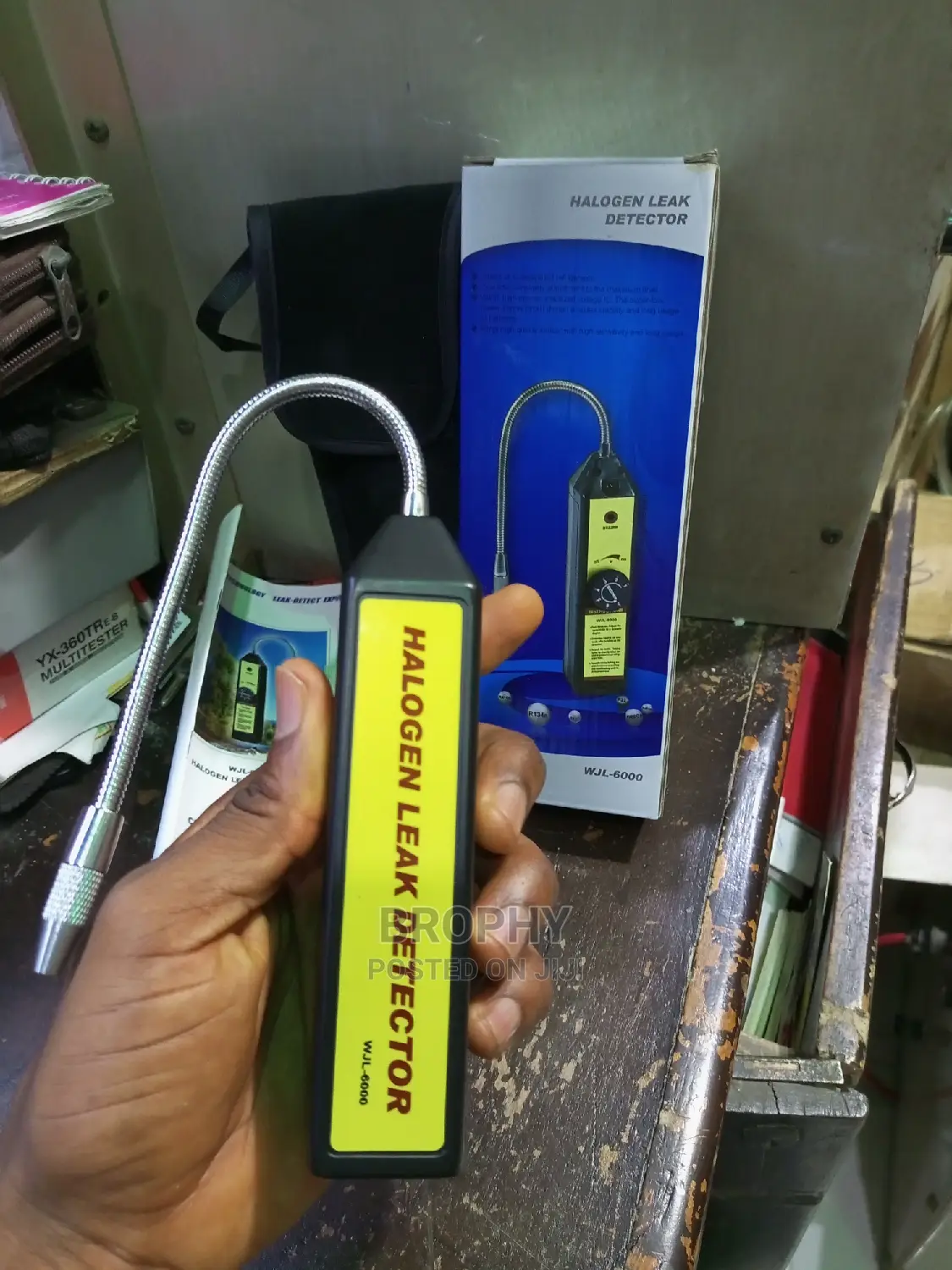 Halogen Leak Detector