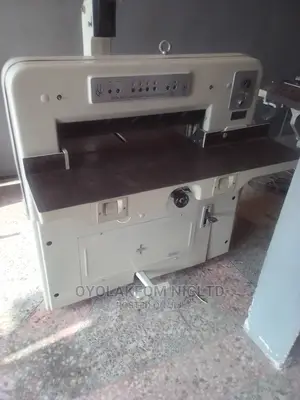 Polar Mohr Eltromat 72 Cutting Machine