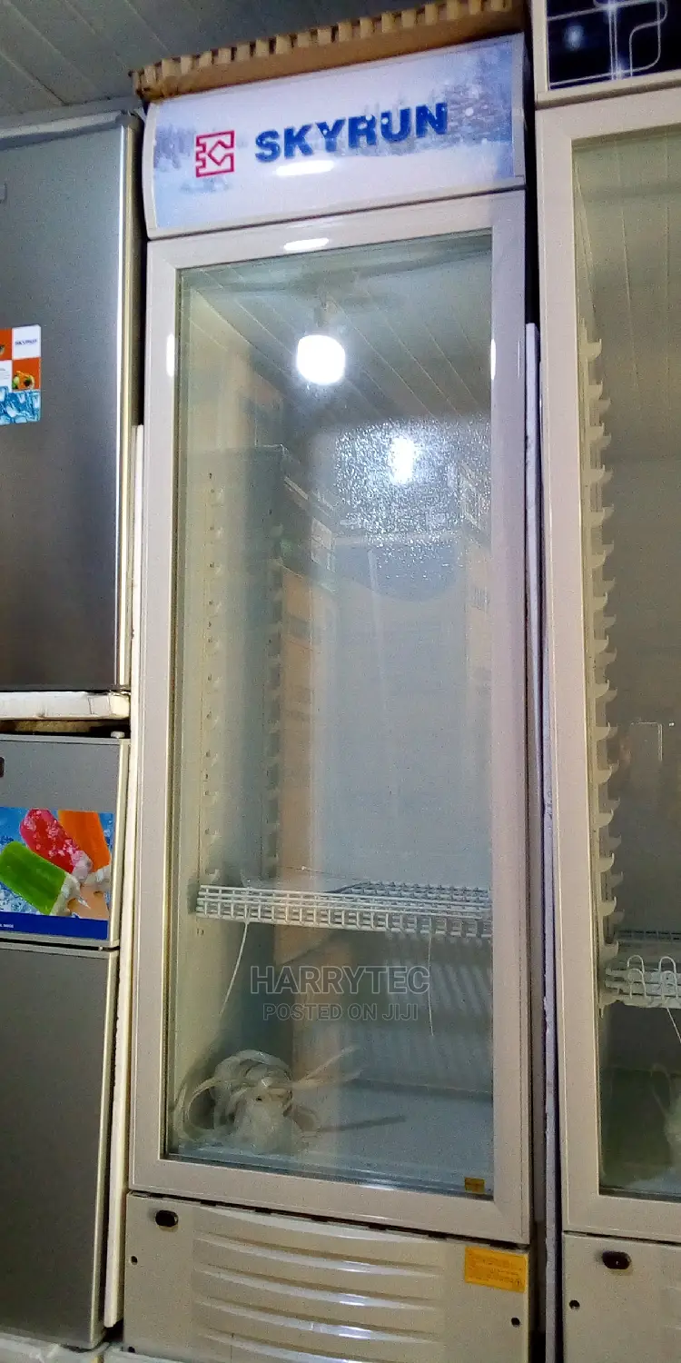 Skyrun Showcase Fridge