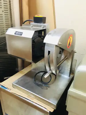 Imported Chicken Cutting Machine/Industrial Spilt Saw Machin