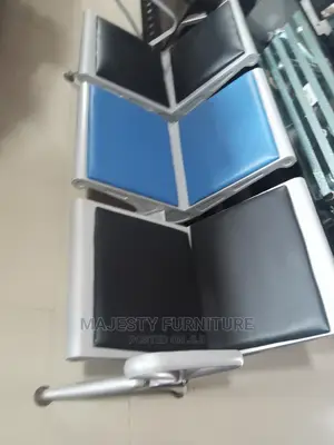 Quality 3 in 1 Airport/Waiting Chair.