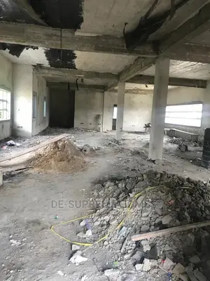 Large Shop Space Facing Express