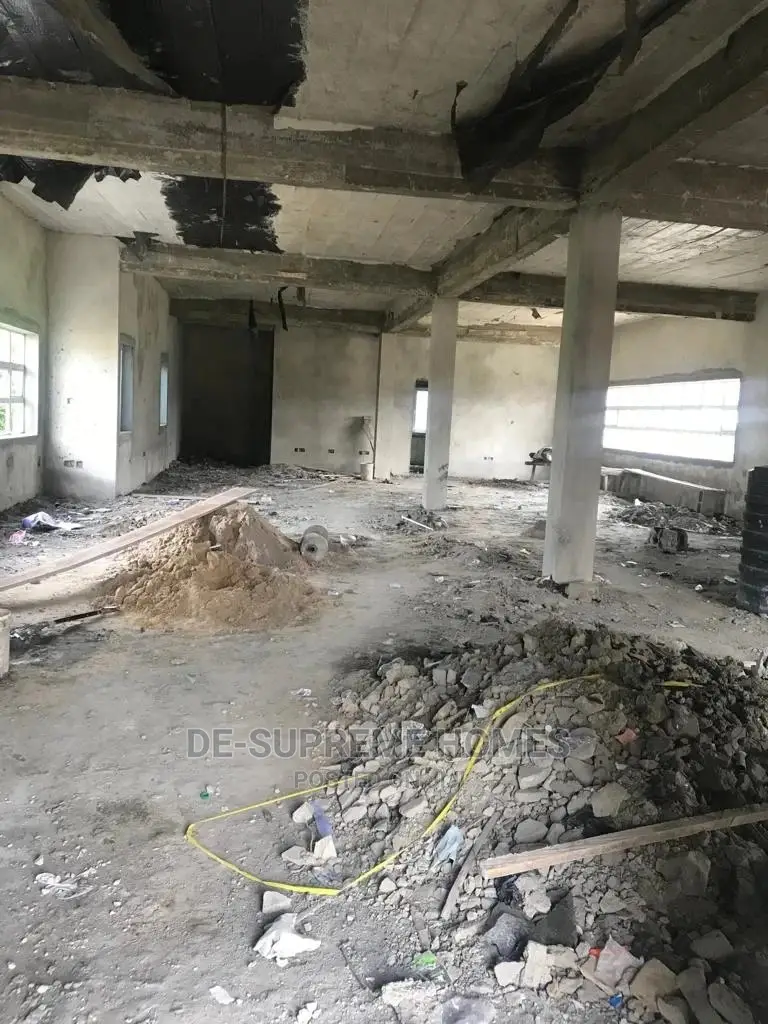 Large Shop Space Facing Express