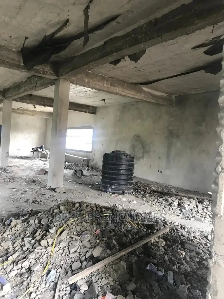 Large Shop Space Facing Express