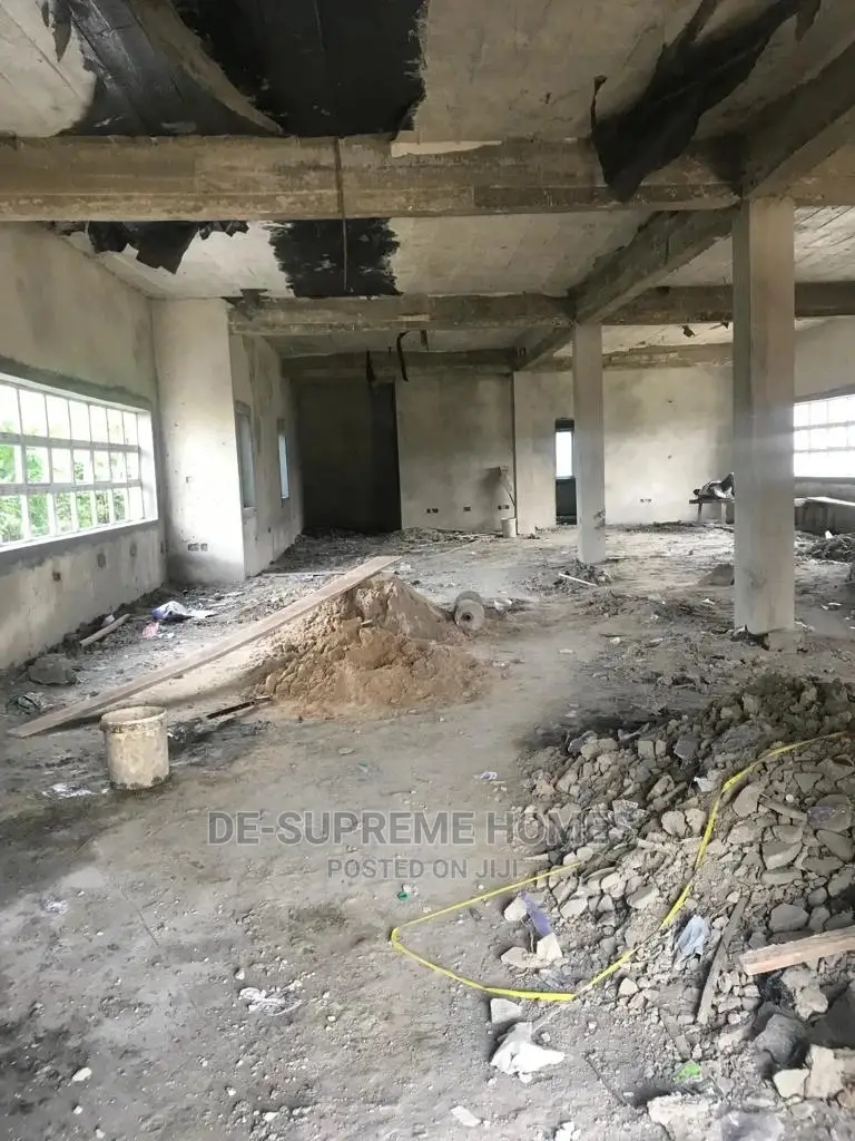 Large Shop Space Facing Express