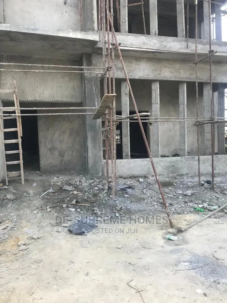 Large Shop Space Facing Express