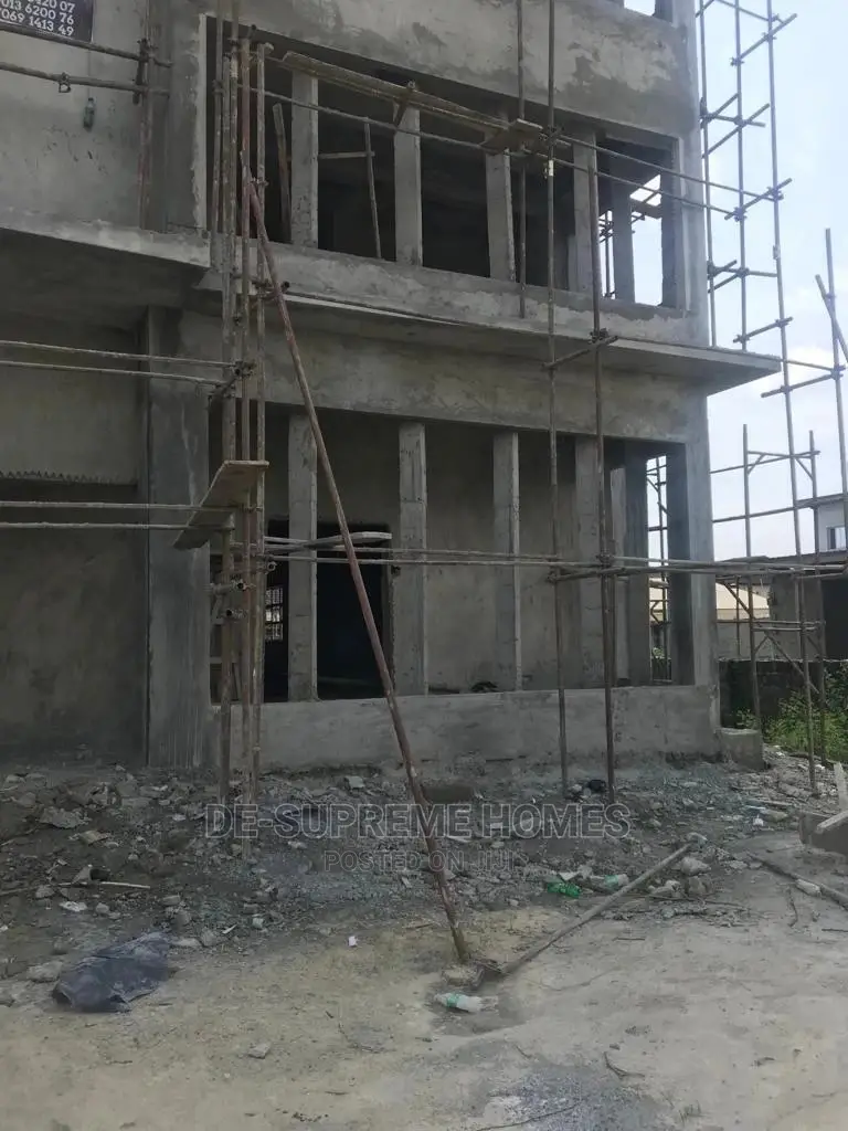 Large Shop Space Facing Express