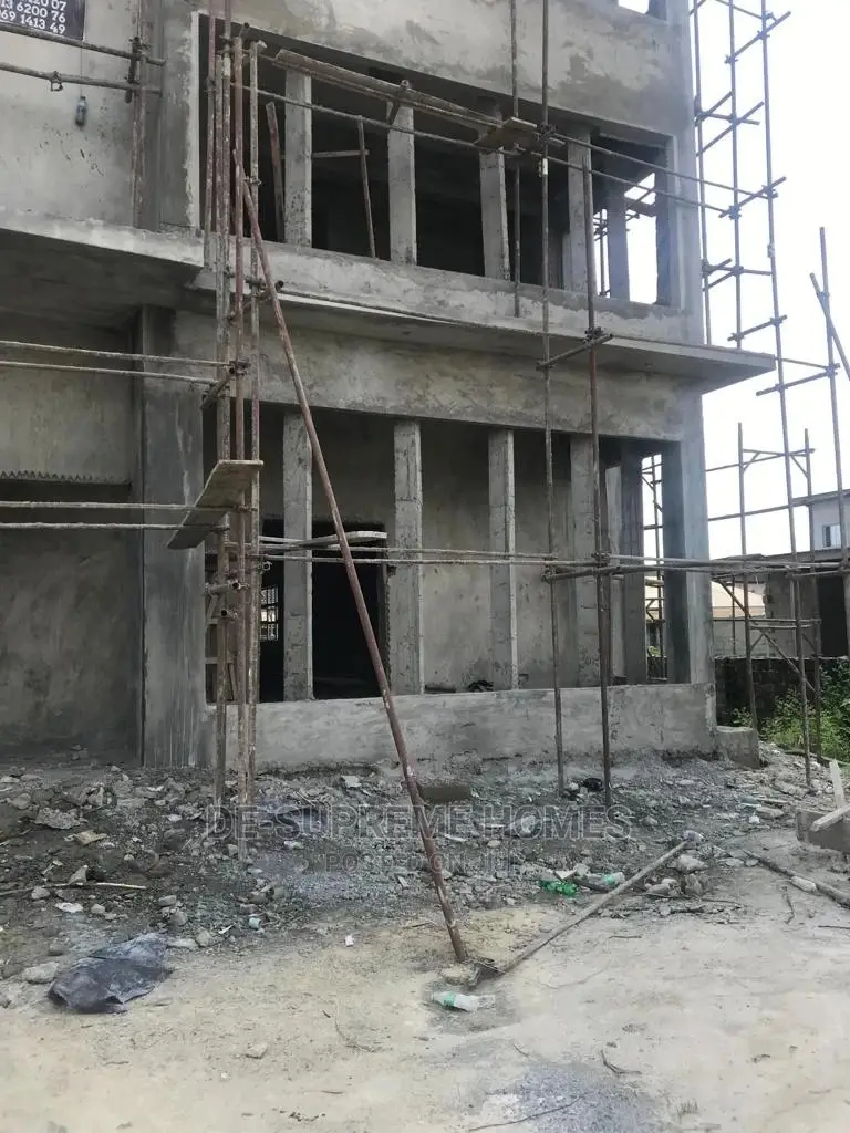 Large Shop Space Facing Express