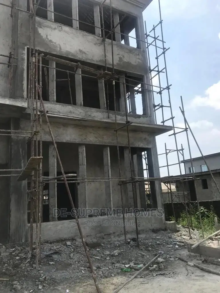 Large Shop Space Facing Express