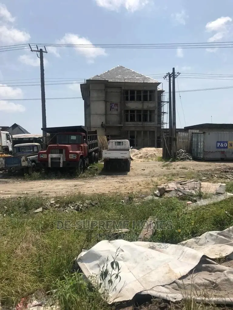 Large Shop Space Facing Express