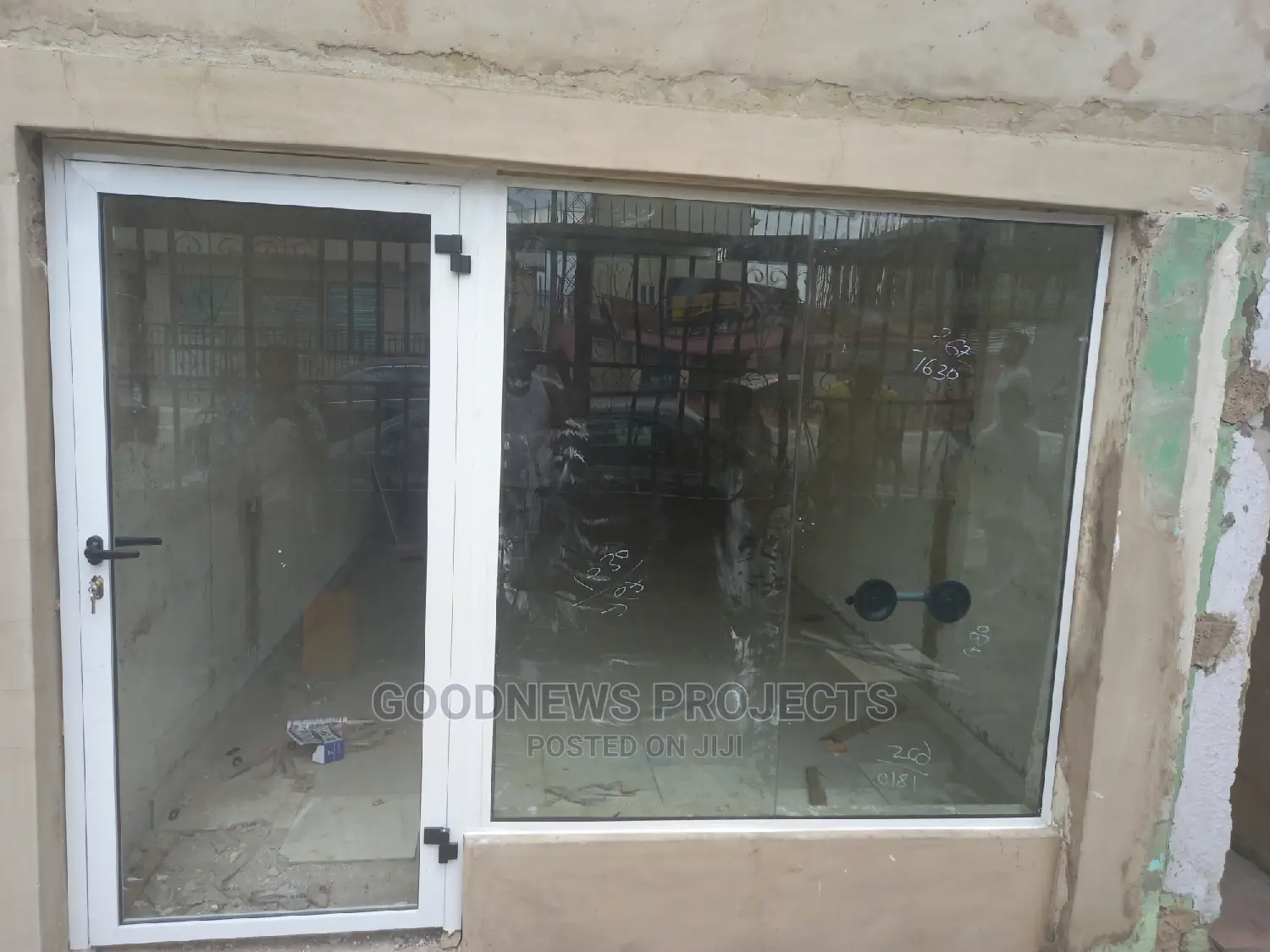 Aluminium Fixed Light With Door