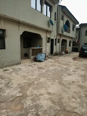 3bdrm Block of Flats in Alagbada Bus Stop for sale