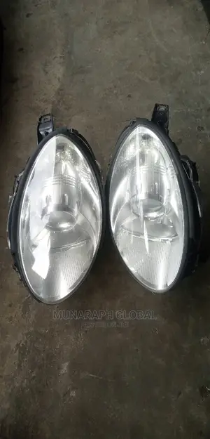 Mercedes Benz R350 Headlamp Set.