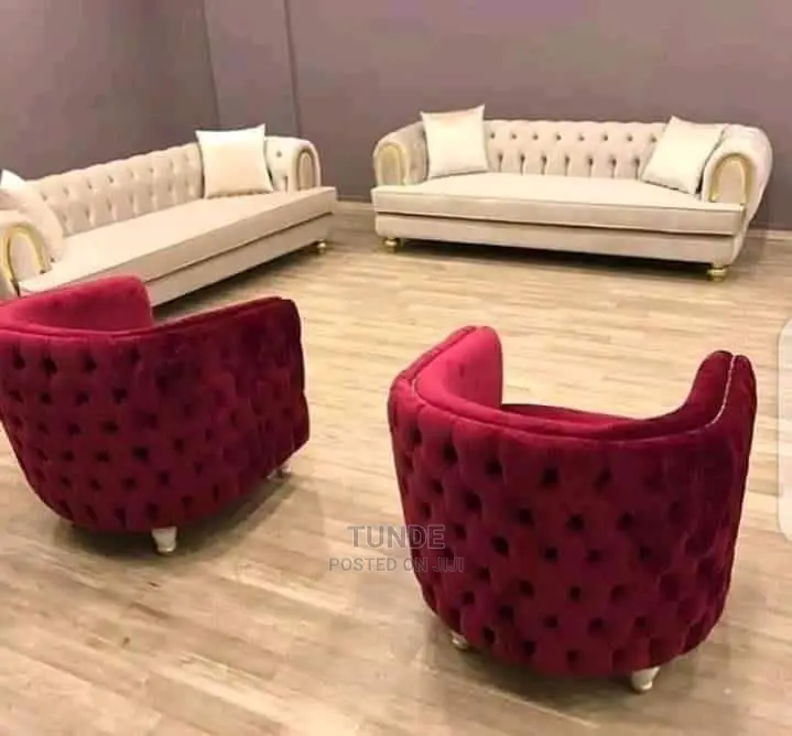 Quality Set of Sofas With Master Singles