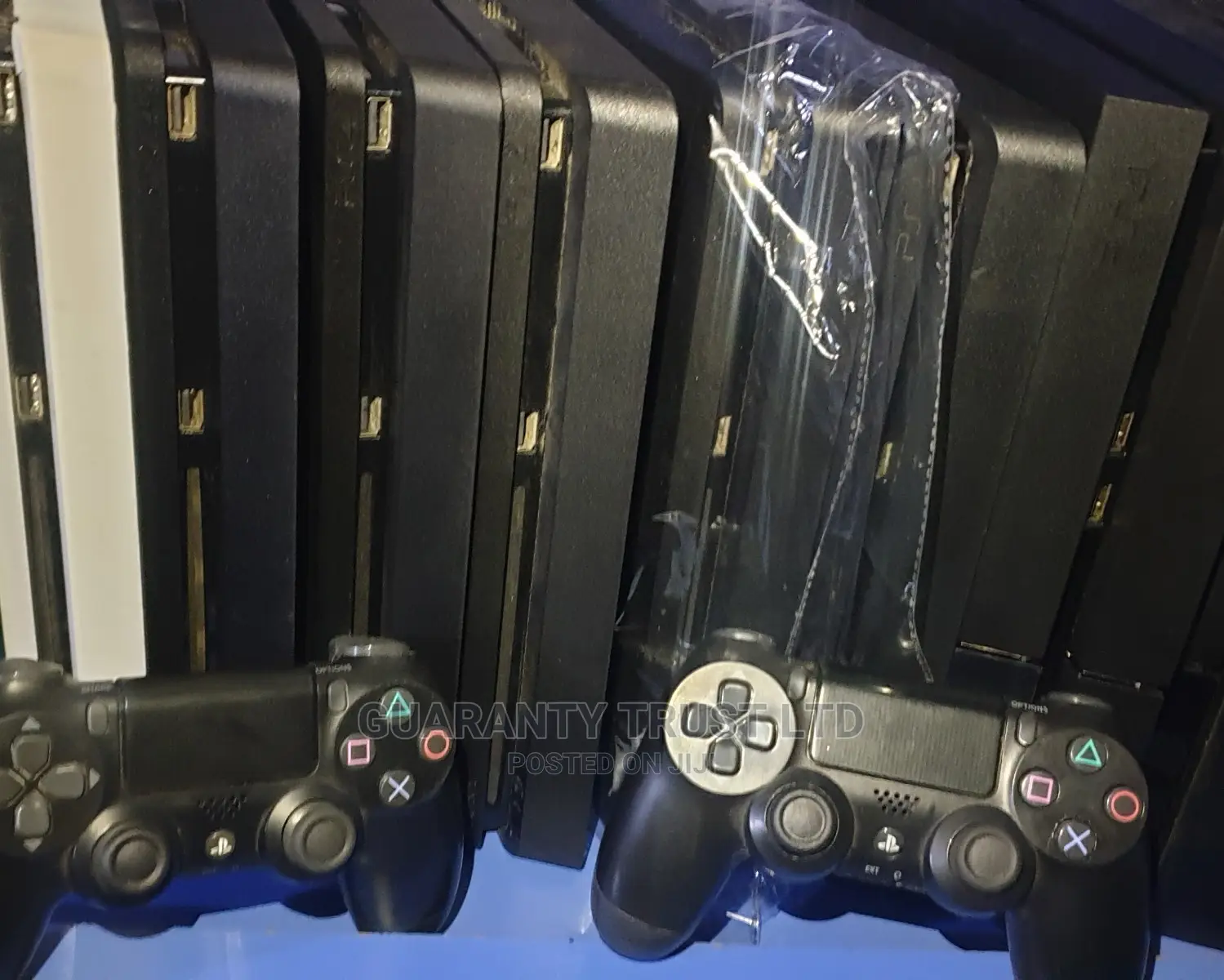 Ps4 Slim + 11 Games + 2 Controllers