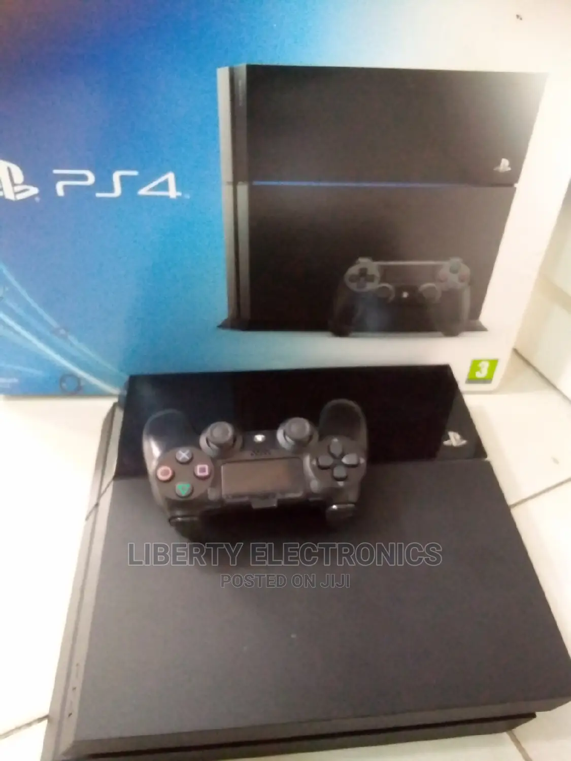 Very Neat Ps4 Console + 1controller + Accessories