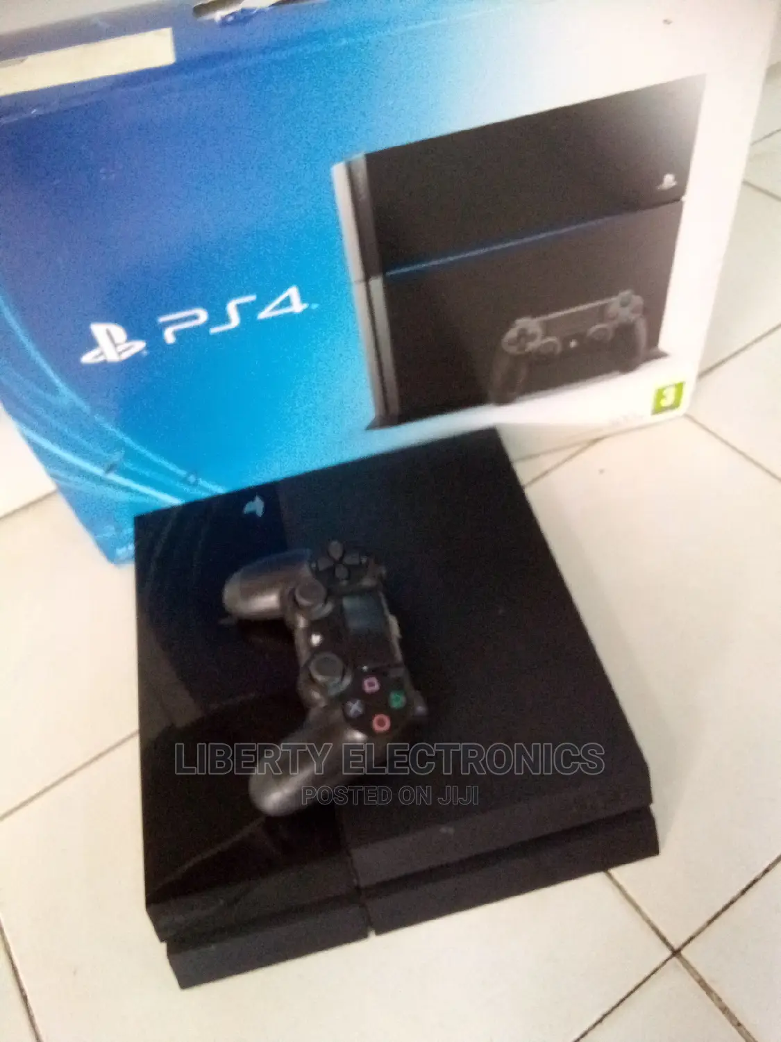 Very Neat Ps4 Console + 1controller + Accessories