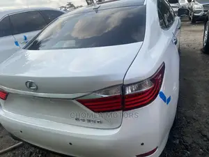 Lexus ES 2015 White