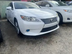 Lexus ES 2015 White